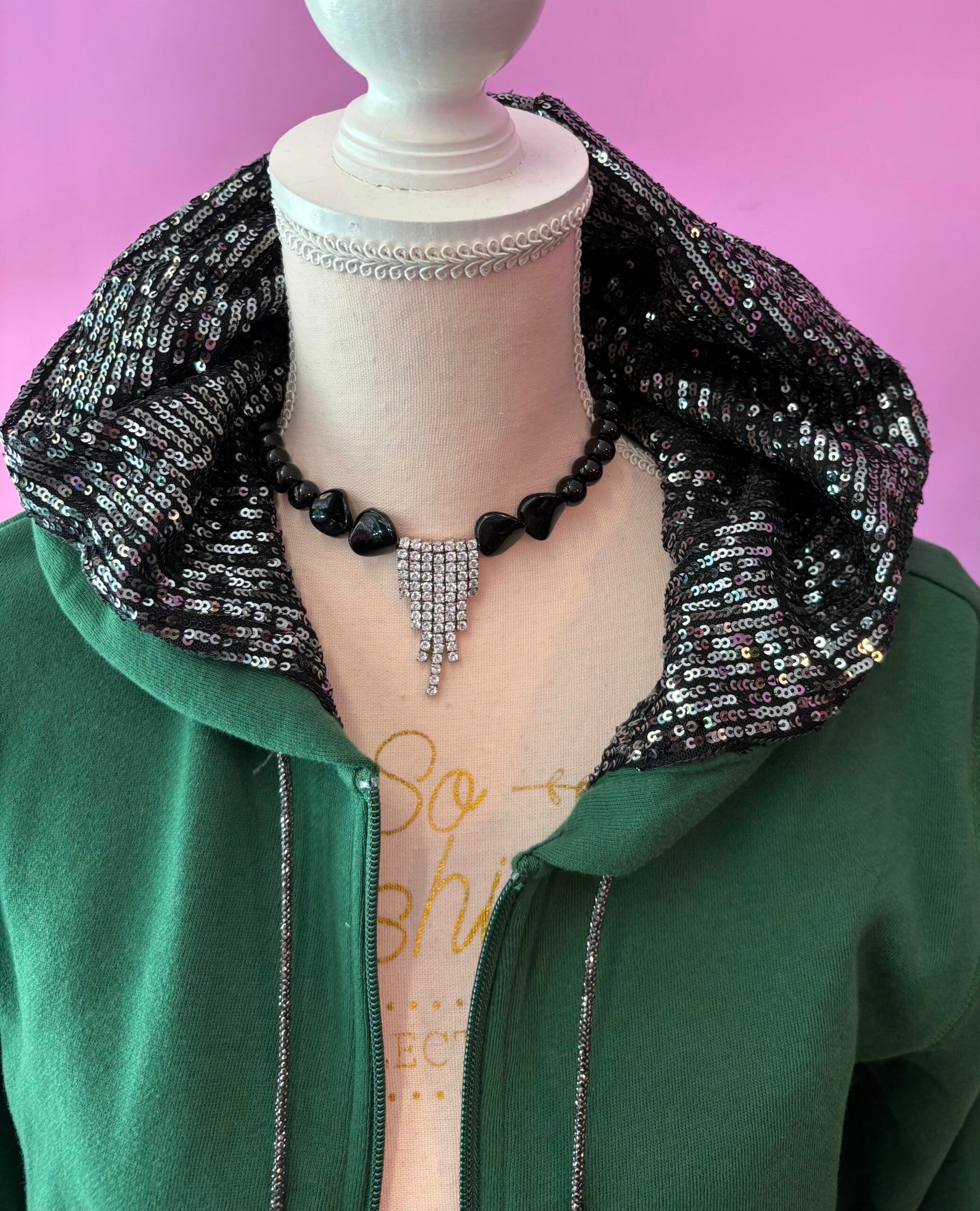 Felpa Gioiello : Felpa verde Oversize con Ricami in Paillettes e Cristalli – Lusso Couture