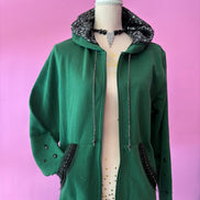 Felpa Gioiello : Felpa verde Oversize con Ricami in Paillettes e Cristalli – Lusso Couture