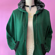Felpa Gioiello : Felpa verde Oversize con Ricami in Paillettes e Cristalli – Lusso Couture