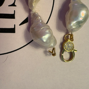 Bracciale Madeleine -  grandi perle barocche chiusura gioiello oro giallo