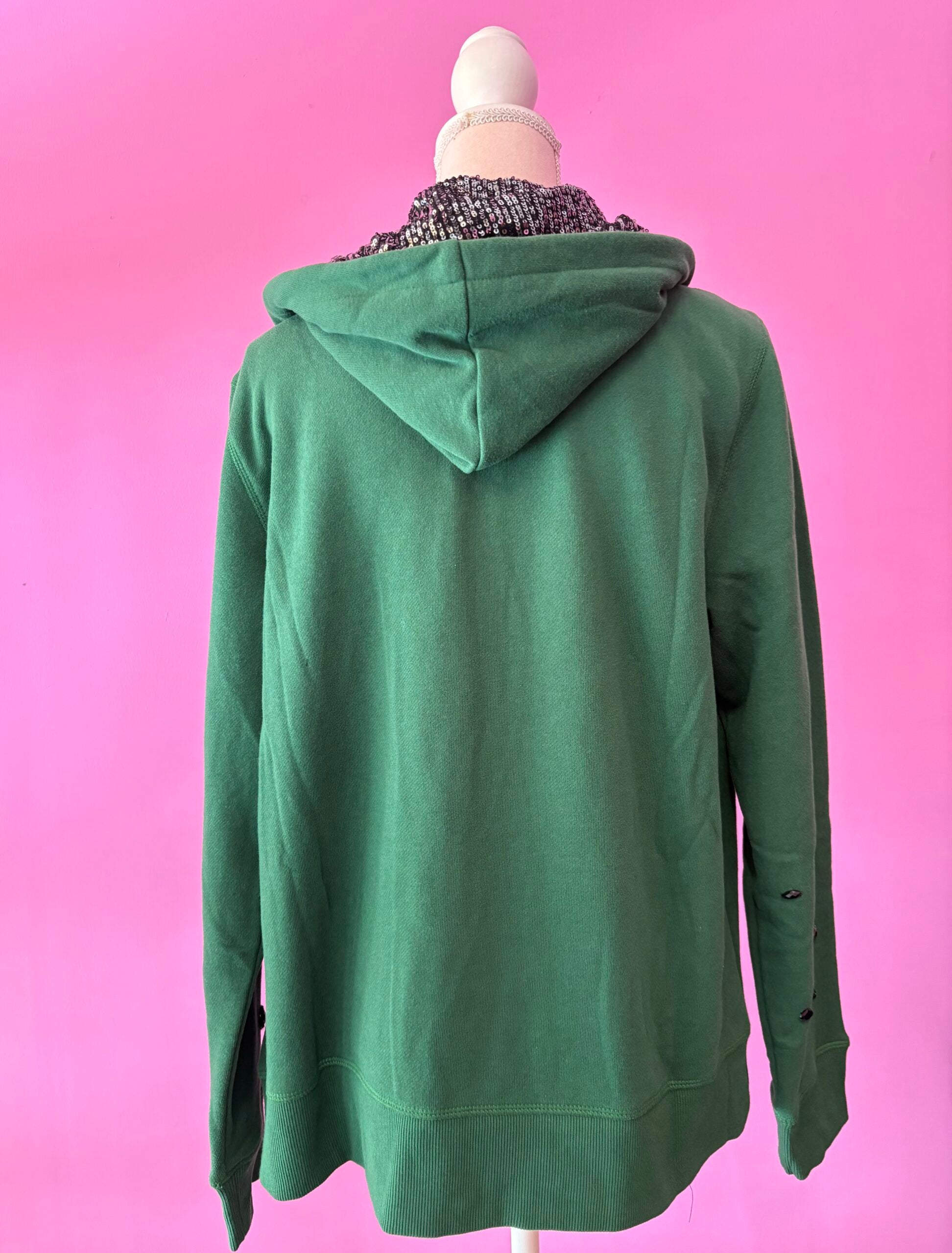 Felpa Gioiello : Felpa verde Oversize con Ricami in Paillettes e Cristalli – Lusso Couture