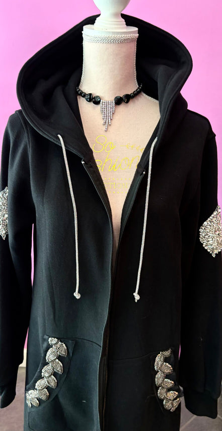 Felpa lunga Gioiello : cappottino Oversize nero con Ricami in Paillettes e Cristalli – Lusso Couture
