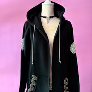 Felpa lunga Gioiello : cappottino Oversize nero con Ricami in Paillettes e Cristalli – Lusso Couture