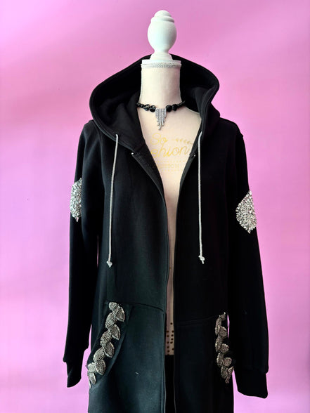 Felpa lunga Gioiello : cappottino Oversize nero con Ricami in Paillettes e Cristalli – Lusso Couture