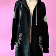 Felpa lunga Gioiello : cappottino Oversize nero con Ricami in Paillettes e Cristalli – Lusso Couture
