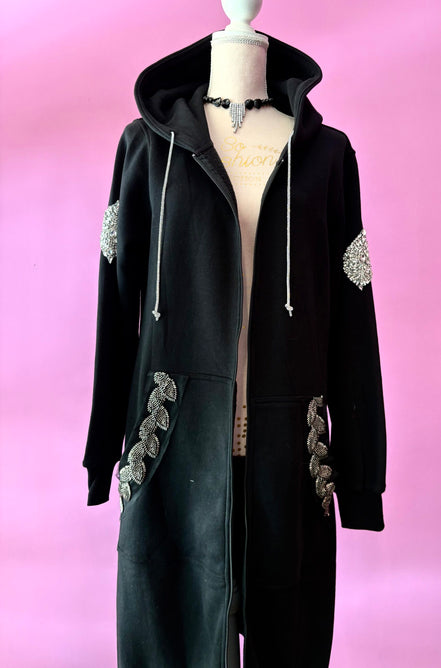 Felpa lunga Gioiello : cappottino Oversize nero con Ricami in Paillettes e Cristalli – Lusso Couture