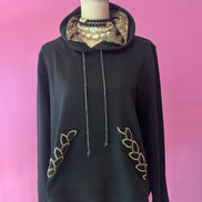 Felpa Gioiello : Felpa nera Oversize con Ricami in Paillettes e Cristalli – Lusso Couture