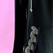 Felpa lunga Gioiello : cappottino Oversize nero con Ricami in Paillettes e Cristalli – Lusso Couture