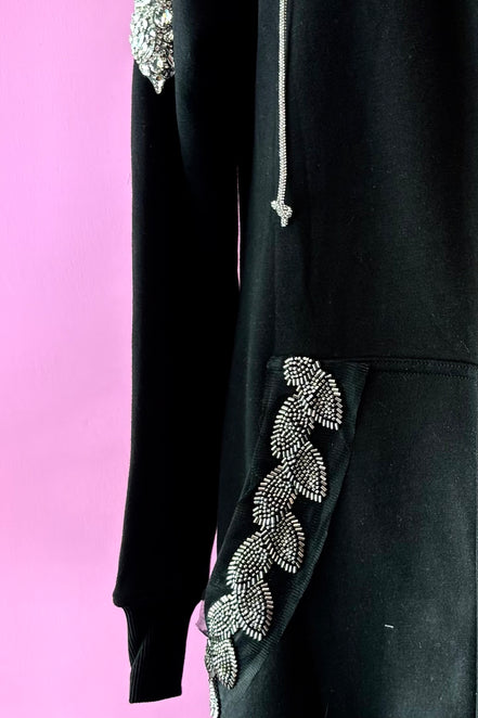 Felpa lunga Gioiello : cappottino Oversize nero con Ricami in Paillettes e Cristalli – Lusso Couture