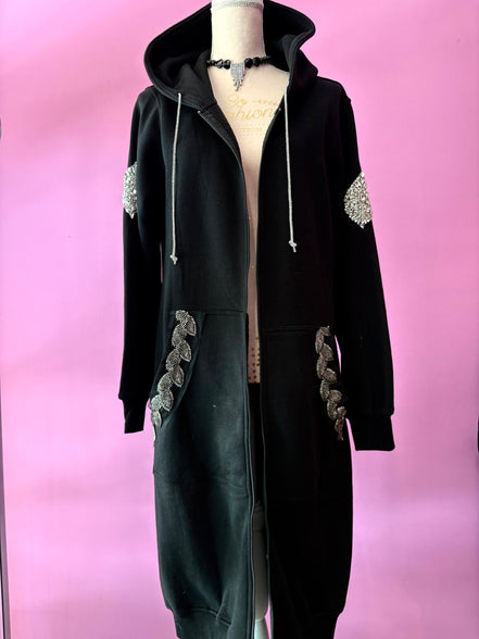 Felpa lunga Gioiello : cappottino Oversize nero con Ricami in Paillettes e Cristalli – Lusso Couture