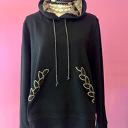 Felpa Gioiello : Felpa nera Oversize con Ricami in Paillettes e Cristalli – Lusso Couture