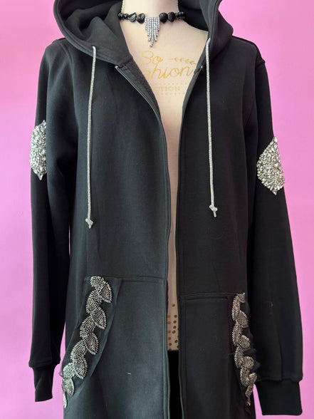 Felpa lunga Gioiello : cappottino Oversize nero con Ricami in Paillettes e Cristalli – Lusso Couture