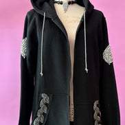 Felpa lunga Gioiello : cappottino Oversize nero con Ricami in Paillettes e Cristalli – Lusso Couture