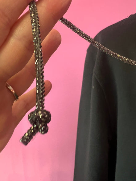 Felpa Gioiello : Felpa nera Oversize con Ricami in Paillettes e Cristalli – Lusso Couture