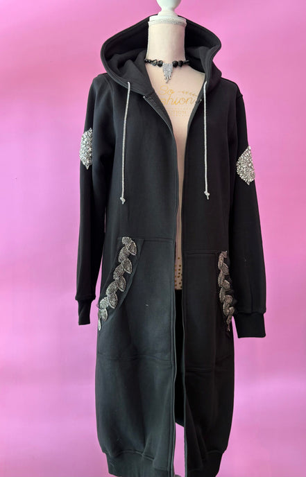 Felpa lunga Gioiello : cappottino Oversize nero con Ricami in Paillettes e Cristalli – Lusso Couture