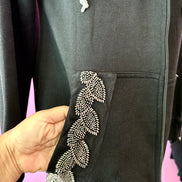 Felpa lunga Gioiello : cappottino Oversize nero con Ricami in Paillettes e Cristalli – Lusso Couture