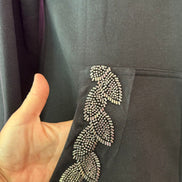 Felpa lunga Gioiello : cappottino Oversize nero con Ricami in Paillettes e Cristalli – Lusso Couture