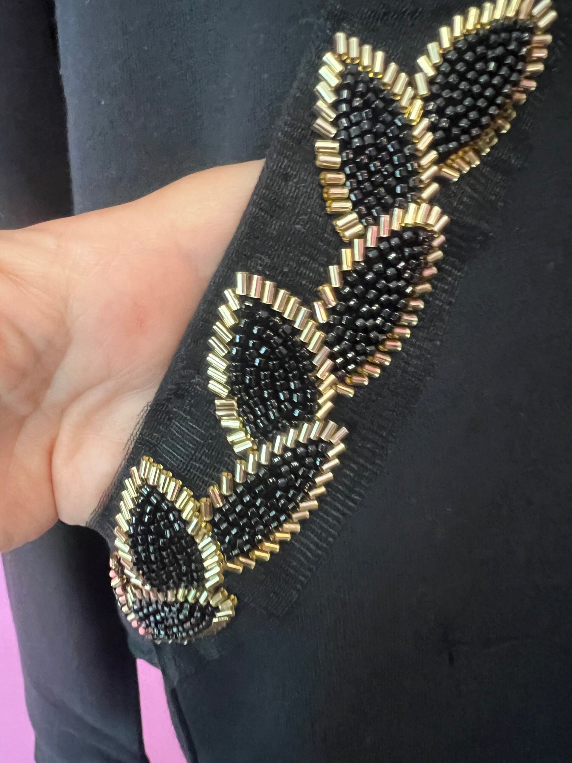 Felpa Gioiello : Felpa nera Oversize con Ricami in Paillettes e Cristalli – Lusso Couture