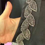 Felpa lunga Gioiello : cappottino Oversize nero con Ricami in Paillettes e Cristalli – Lusso Couture