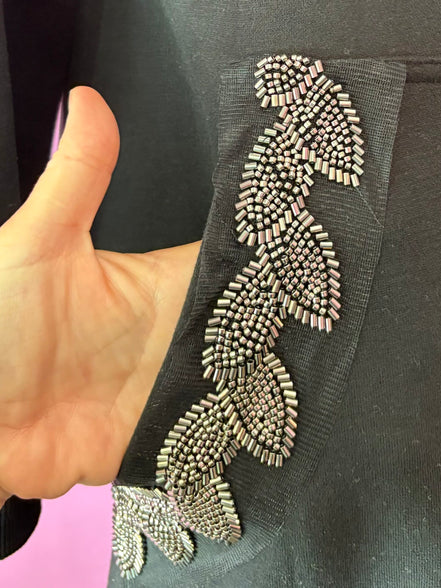 Felpa lunga Gioiello : cappottino Oversize nero con Ricami in Paillettes e Cristalli – Lusso Couture