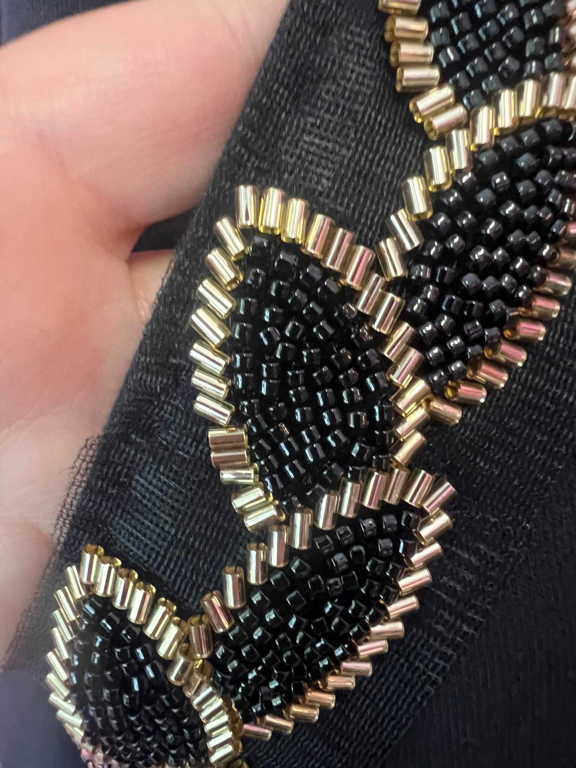Felpa Gioiello : Felpa nera Oversize con Ricami in Paillettes e Cristalli – Lusso Couture
