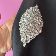 Felpa lunga Gioiello : cappottino Oversize nero con Ricami in Paillettes e Cristalli – Lusso Couture
