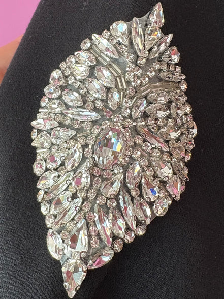Felpa lunga Gioiello : cappottino Oversize nero con Ricami in Paillettes e Cristalli – Lusso Couture