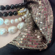 Felpa Gioiello : Felpa nera Oversize con Ricami in Paillettes e Cristalli – Lusso Couture