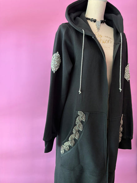 Felpa lunga Gioiello : cappottino Oversize nero con Ricami in Paillettes e Cristalli – Lusso Couture