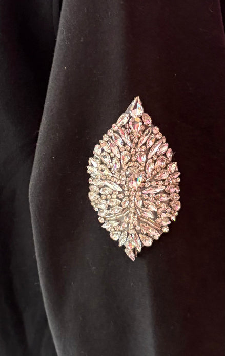 Felpa lunga Gioiello : cappottino Oversize nero con Ricami in Paillettes e Cristalli – Lusso Couture