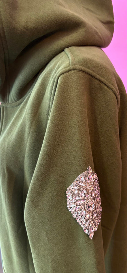 Felpa lunga Gioiello : cappottino Oversize verde con Ricami in Paillettes e Cristalli – Lusso Couture