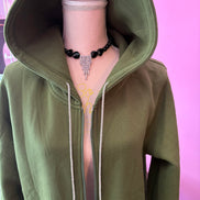 Felpa lunga Gioiello : cappottino Oversize verde con Ricami in Paillettes e Cristalli – Lusso Couture