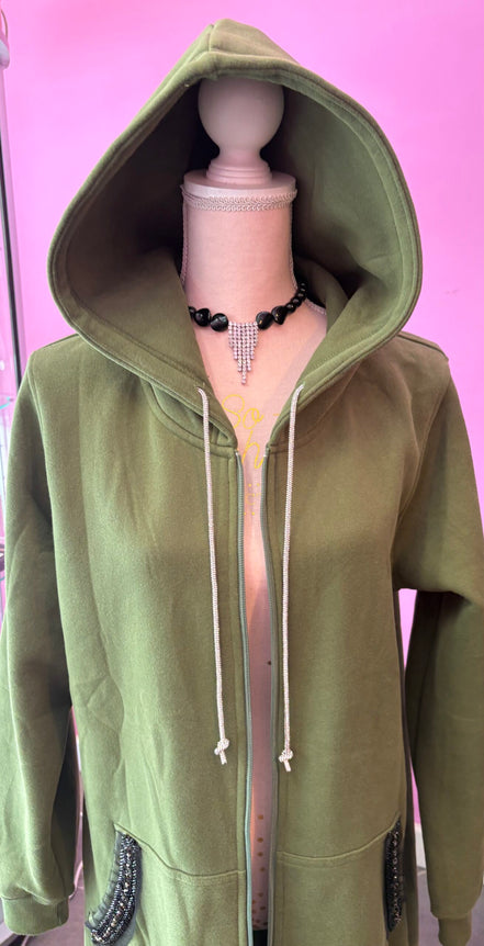 Felpa lunga Gioiello : cappottino Oversize verde con Ricami in Paillettes e Cristalli – Lusso Couture