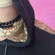 Felpa Gioiello : Felpa nera-oro Oversize con Ricami in Paillettes e Cristalli – Lusso Couture