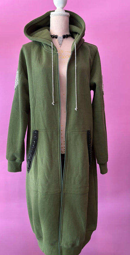 Felpa lunga Gioiello : cappottino Oversize verde con Ricami in Paillettes e Cristalli – Lusso Couture
