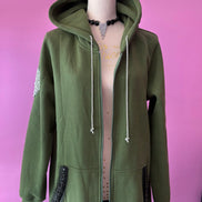 Felpa lunga Gioiello : cappottino Oversize verde con Ricami in Paillettes e Cristalli – Lusso Couture