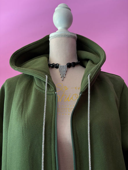 Felpa lunga Gioiello : cappottino Oversize verde con Ricami in Paillettes e Cristalli – Lusso Couture