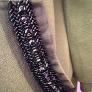 Felpa lunga Gioiello : cappottino Oversize verde con Ricami in Paillettes e Cristalli – Lusso Couture