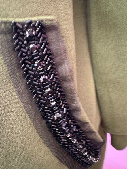 Felpa lunga Gioiello : cappottino Oversize verde con Ricami in Paillettes e Cristalli – Lusso Couture