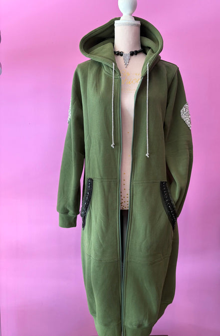 Felpa lunga Gioiello : cappottino Oversize verde con Ricami in Paillettes e Cristalli – Lusso Couture