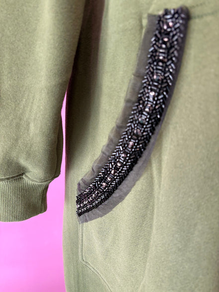 Felpa lunga Gioiello : cappottino Oversize verde con Ricami in Paillettes e Cristalli – Lusso Couture