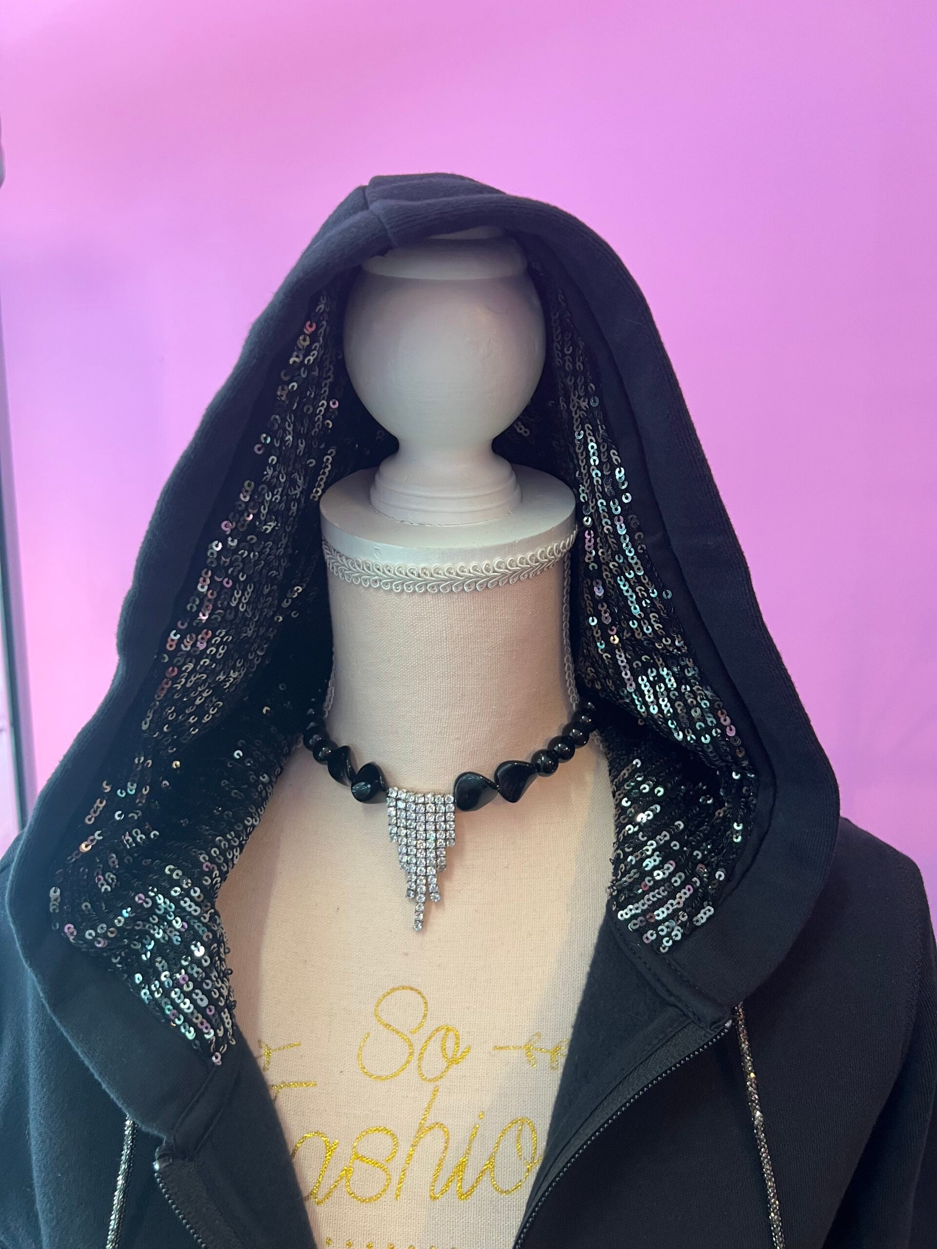 Felpa Gioiello : Felpa nera Oversize con Ricami in Paillettes e Cristalli – Lusso Couture