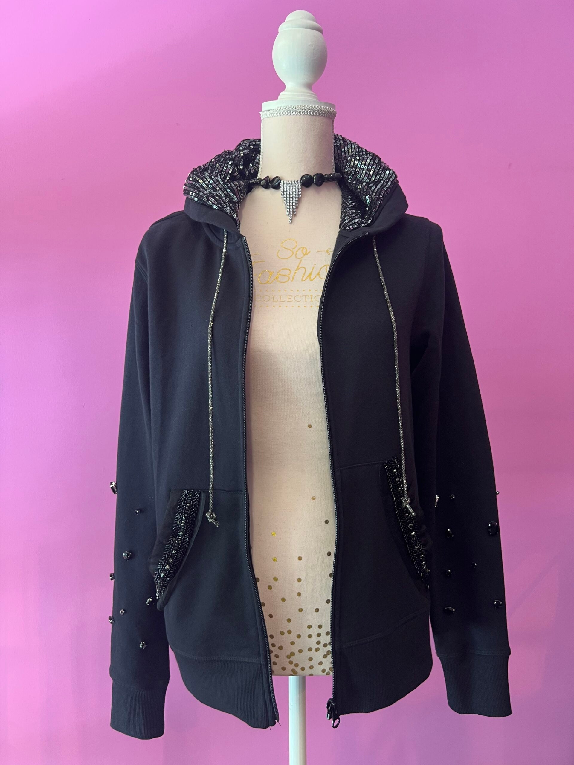 Felpa Gioiello : Felpa nera Oversize con Ricami in Paillettes e Cristalli – Lusso Couture