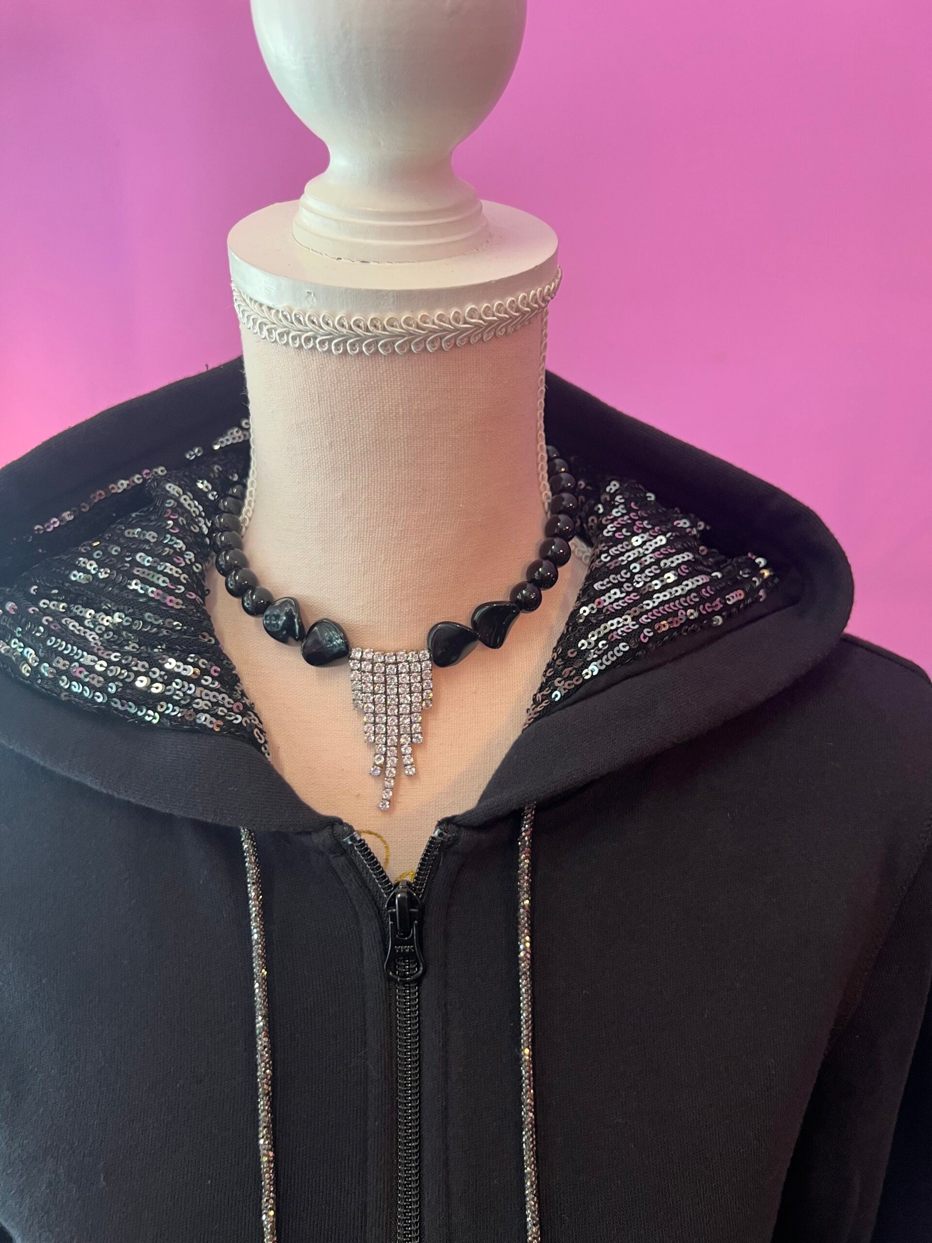 Felpa Gioiello : Felpa nera Oversize con Ricami in Paillettes e Cristalli – Lusso Couture