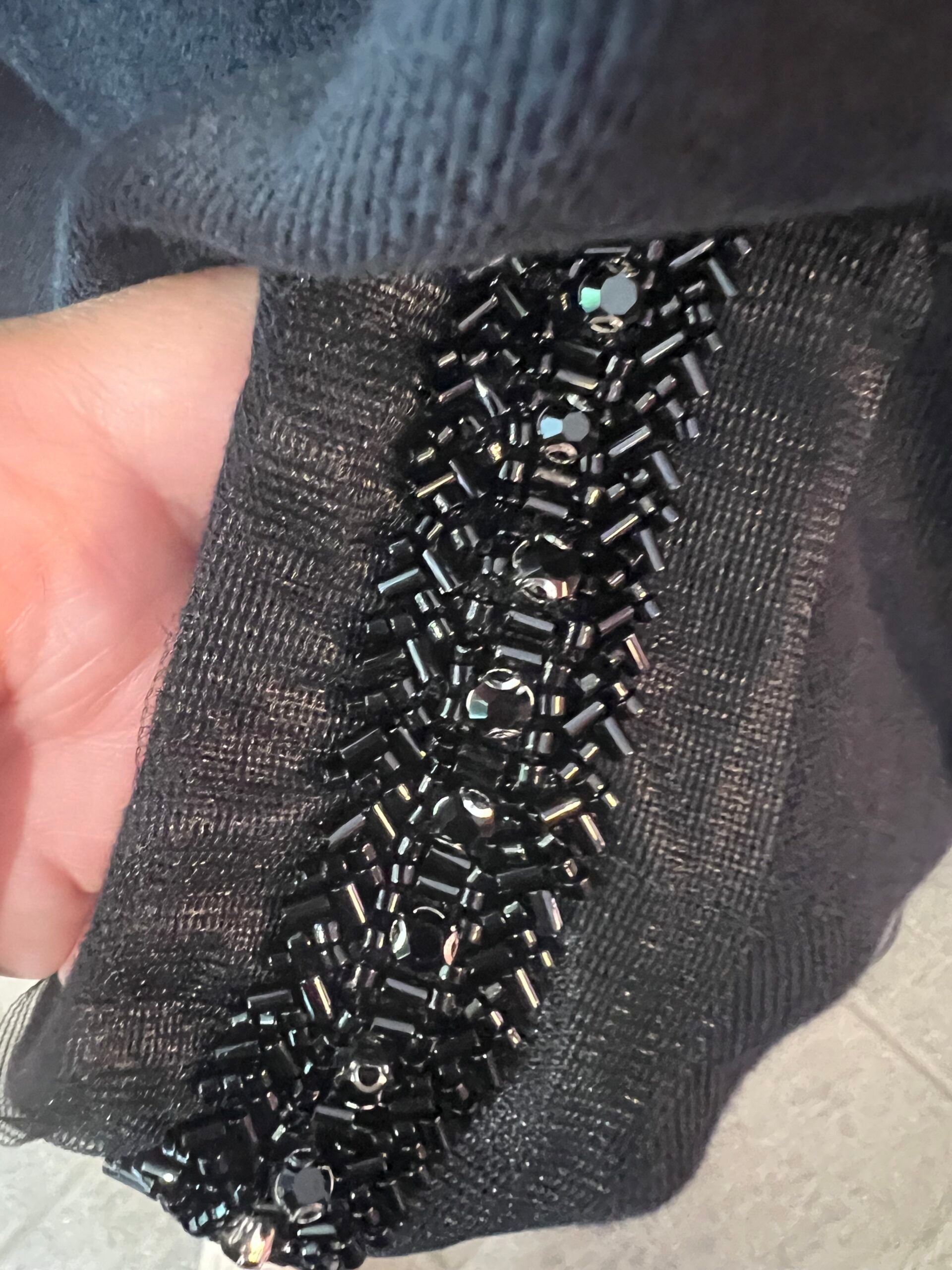 Felpa Gioiello : Felpa nera Oversize con Ricami in Paillettes e Cristalli – Lusso Couture