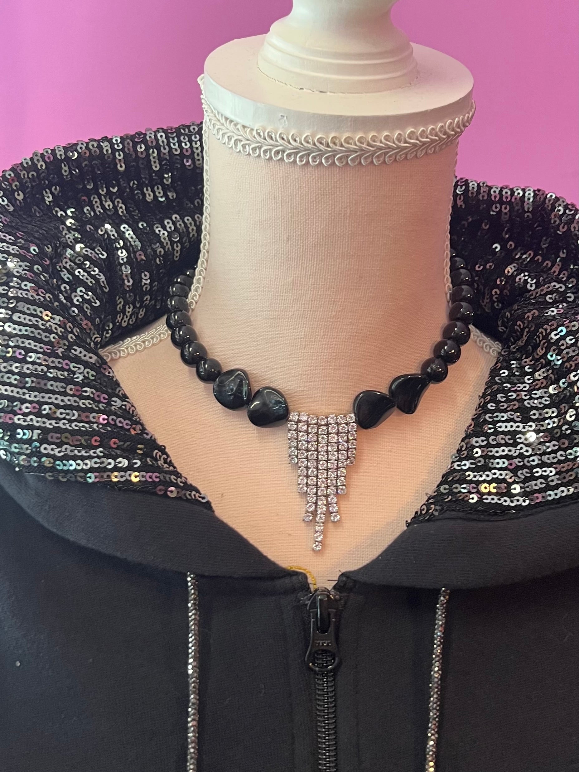 Felpa Gioiello : Felpa nera Oversize con Ricami in Paillettes e Cristalli – Lusso Couture
