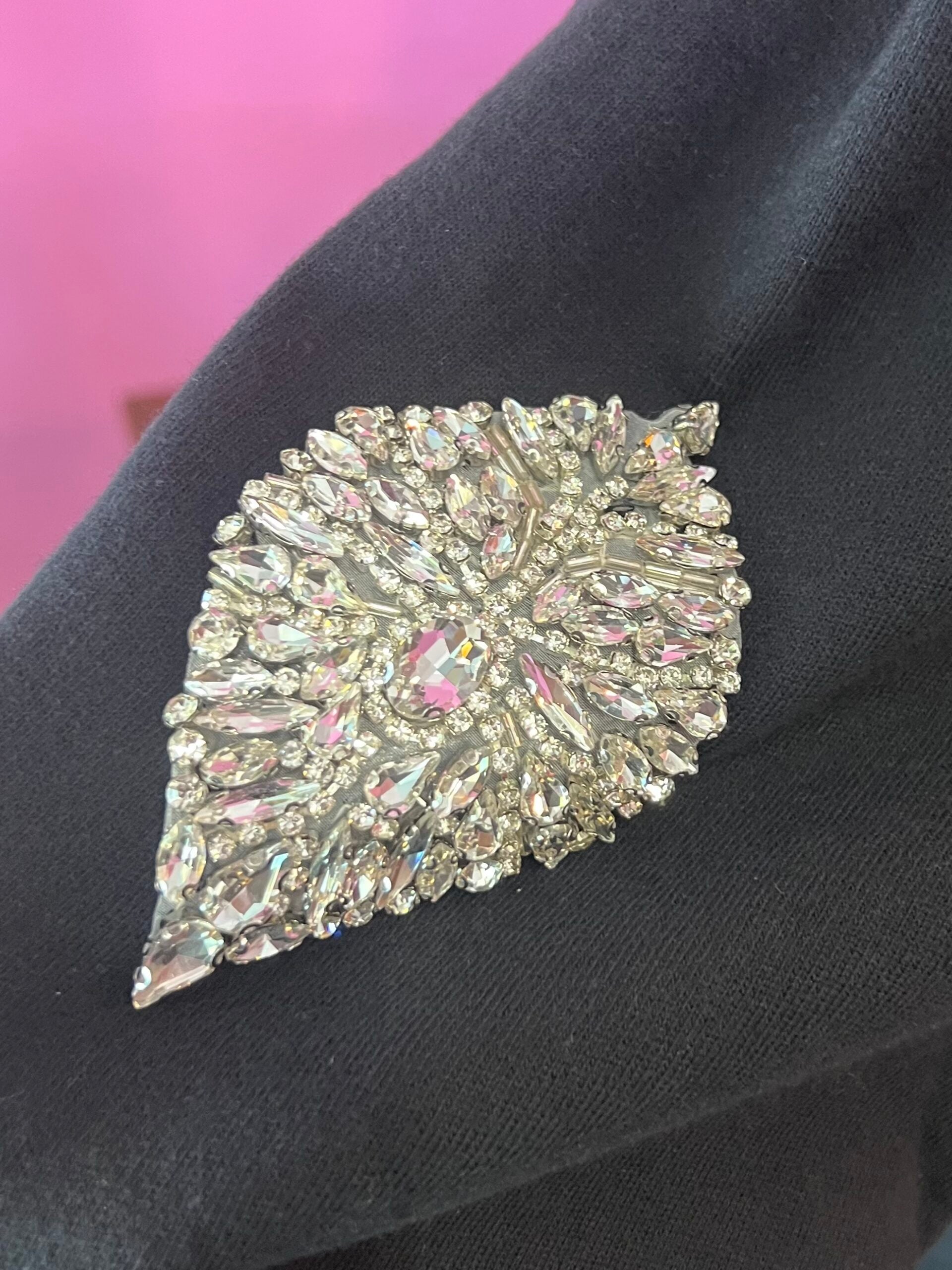 Felpa Gioiello : Felpa nera Oversize con Ricami in Paillettes e Cristalli – Lusso Couture