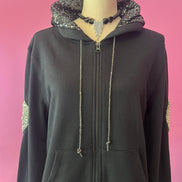 Felpa Gioiello : Felpa nera Oversize con Ricami in Paillettes e Cristalli – Lusso Couture