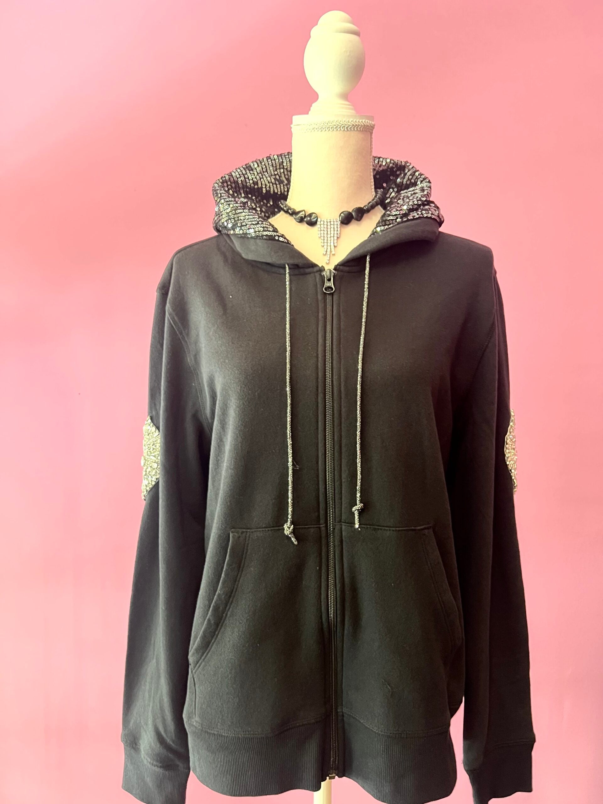 Felpa Gioiello : Felpa nera Oversize con Ricami in Paillettes e Cristalli – Lusso Couture