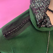 Felpa Gioiello : Felpa verde Oversize con Ricami in Paillettes e Cristalli – Lusso Couture